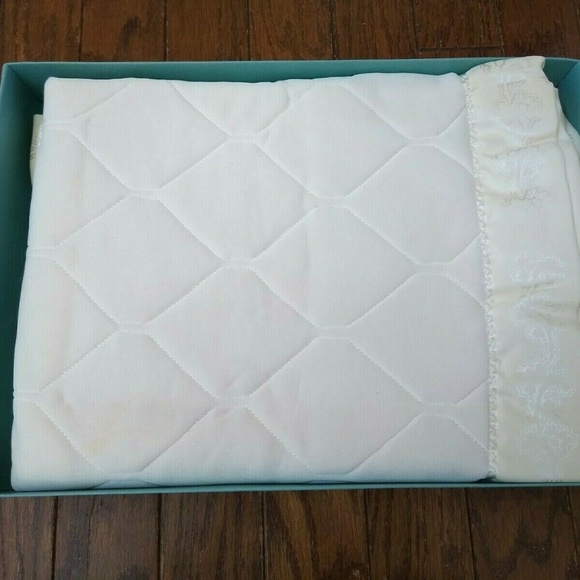 Vintage Slumbertime Off White Acrylic Baby Blanket - Picture 2 of 4